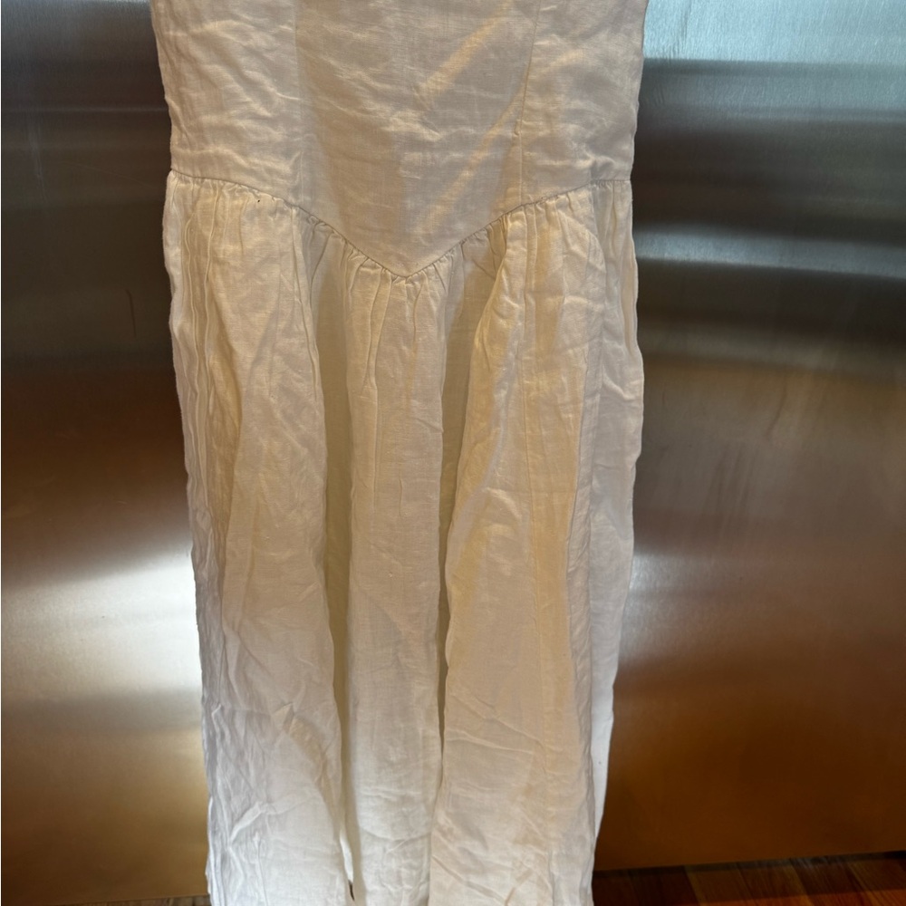 Elegant White Midi Dress - Picture 4 of 9